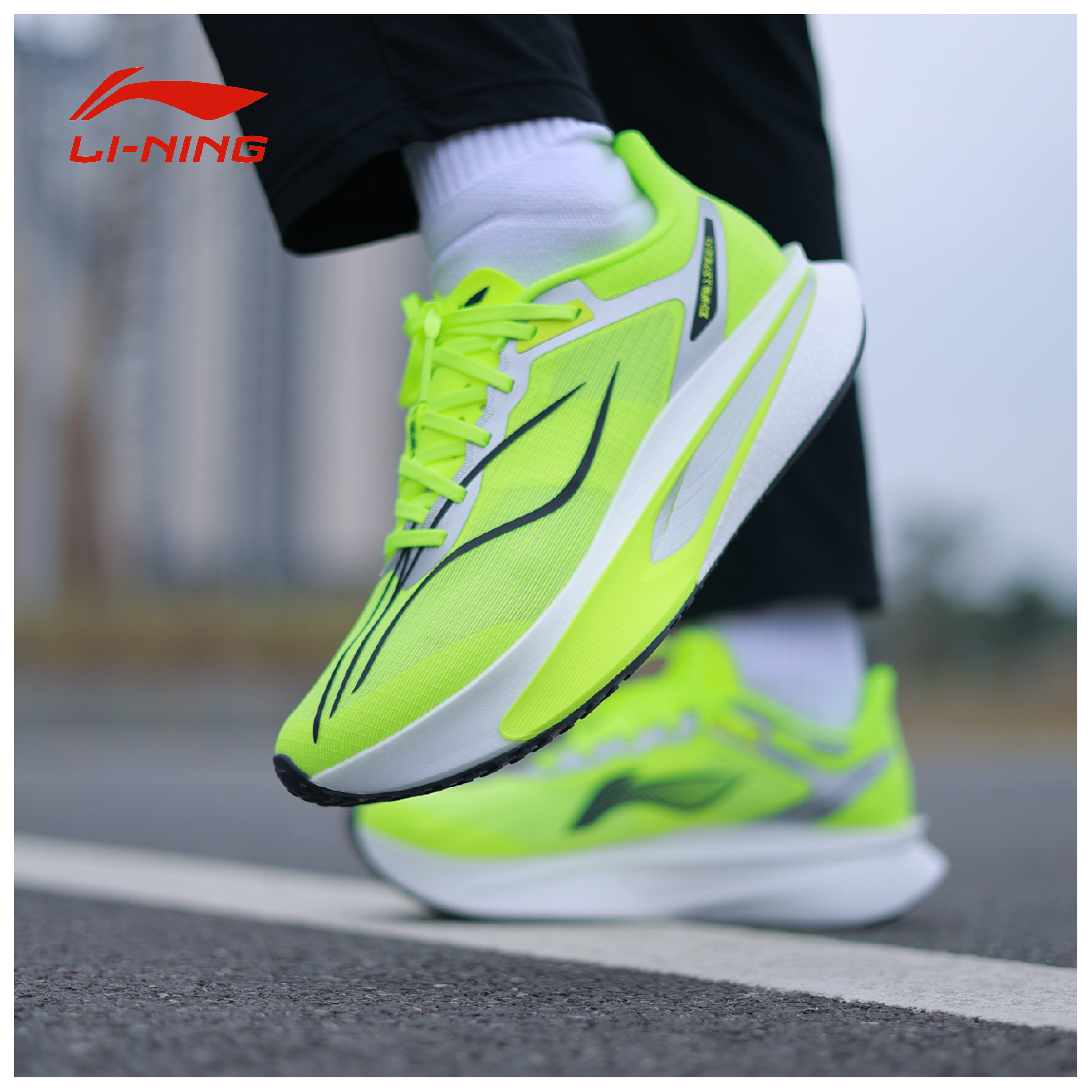 李宁跑步鞋男款2026春季新款飞电6C减震中考体测碳板跑鞋ARMW003