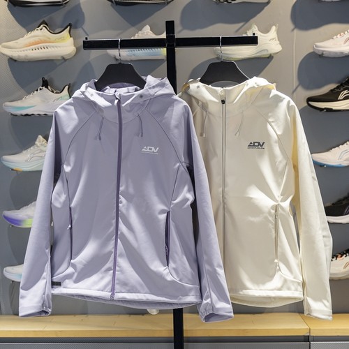 李宁女子连帽防泼水软壳外套