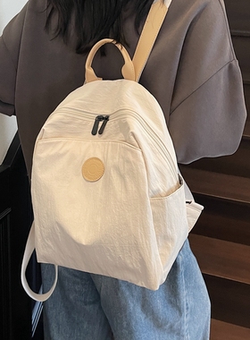 大容量女士外出双肩包轻便旅游登山包上班通勤小背包学生上课书包