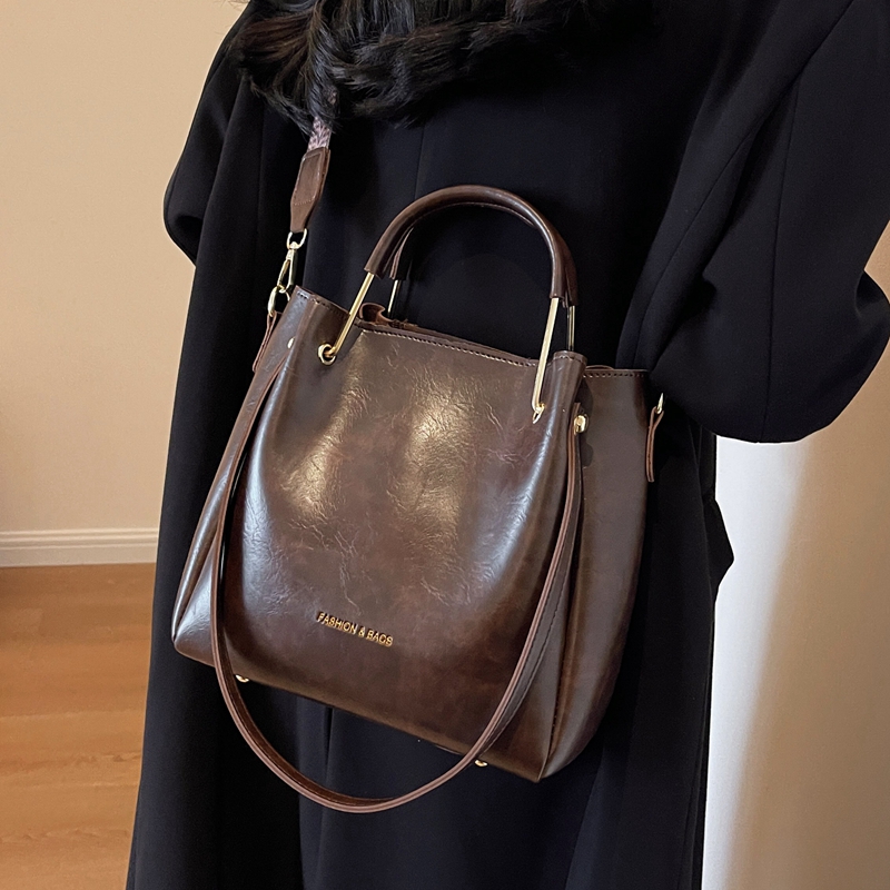 大容量托特水桶包斜挎单肩手提包