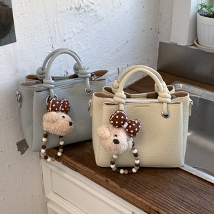 今年流行包包女2026早春新款休闲百搭斜挎包超火手提水桶包小拎包