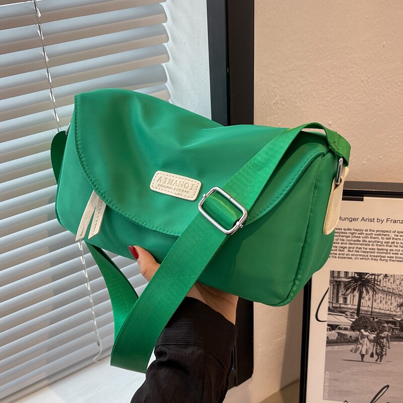 春夏大容量包包女2026新款网红百搭尼龙帆布包休闲单肩斜挎小方包