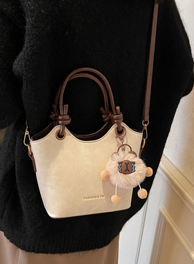 高级感小众设计包包女2025新款时尚流行百搭斜挎包复古手提水桶包