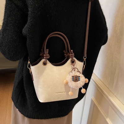 通勤百搭斜挎包复古手提水桶包