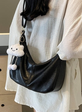 高级感包包女士2025新款潮时尚简约休闲单肩包上课通勤斜挎饺子包