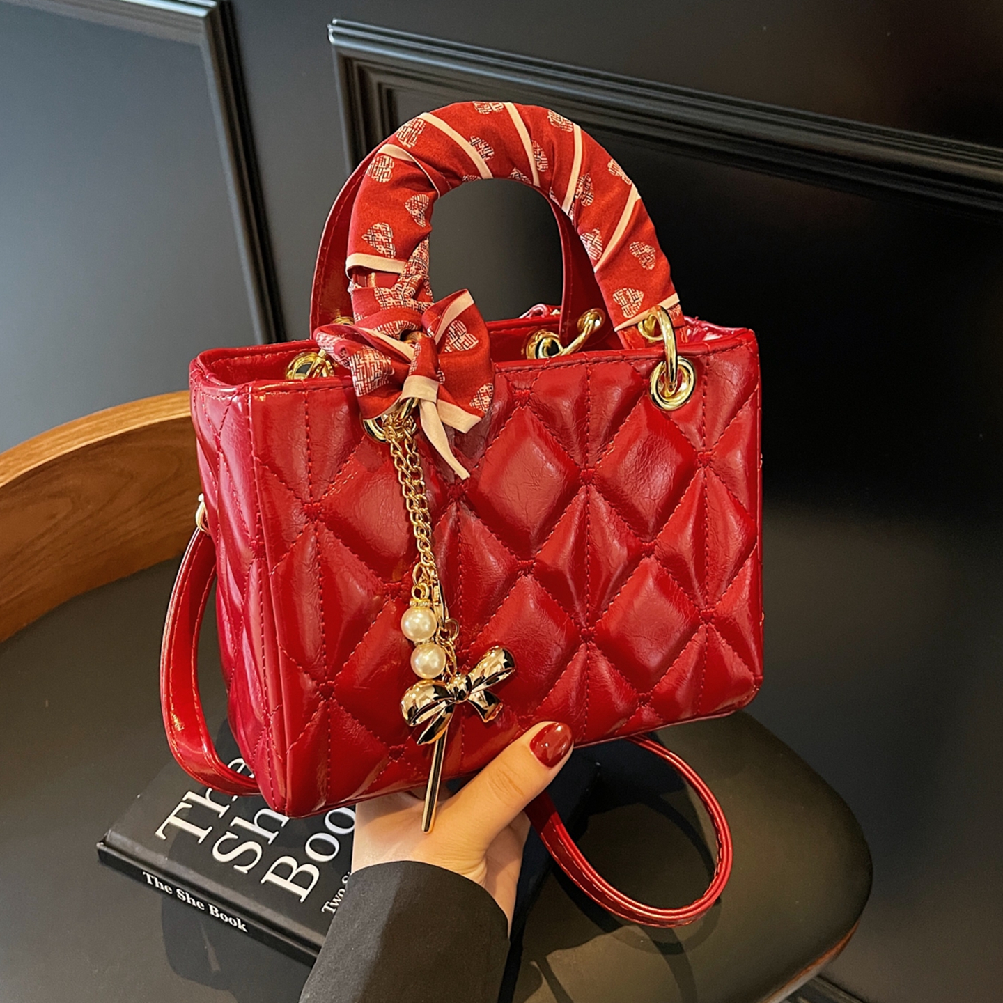 轻奢高级感红色包包女2025新款时尚菱格绣线斜挎包结婚新娘手提包