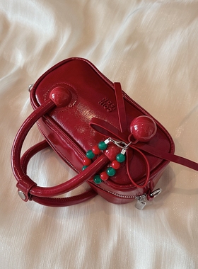 高级感红色包包女式2025新款超火百搭斜挎小包时尚爆款手提枕头包