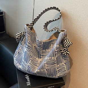 小众慵懒风托特包女2025夏新款休闲百搭通勤大容量单肩斜挎帆布包