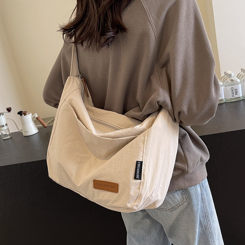 休闲简约时尚大容量斜挎托特包