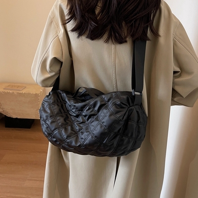 时尚简约百搭休闲斜挎手提饺子包