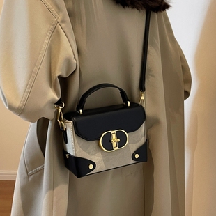 今年流行包包女士2026新款潮高级感撞色斜挎包洋气爆款手提小方包