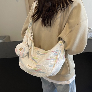 休闲大容量帆布包女秋冬新款时尚轻便单肩包学生党通勤斜挎饺子包