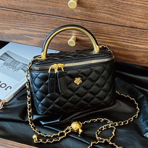 秋冬小香风菱格链条斜挎水桶包