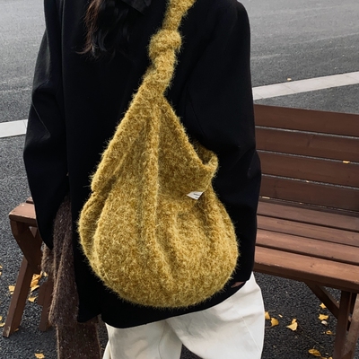 毛毛绒单肩包大容量通勤斜挎包