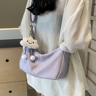 简约大容量包包女2026新款春夏流行单肩包休闲上课通勤斜挎饺子包