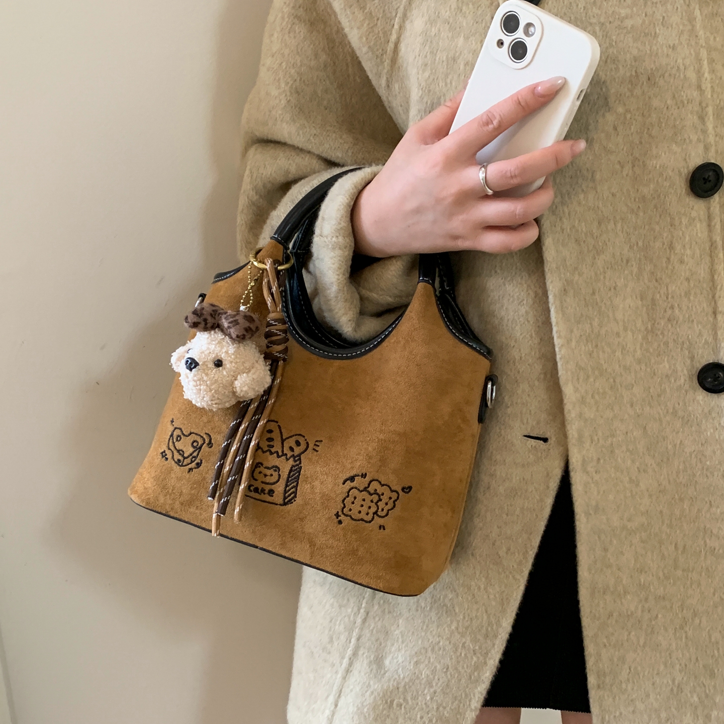 小众复古磨砂包包女式2025新款秋冬百搭斜挎包时尚超火手提水桶包