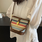 夏季 流行彩虹编织包女2025新款 海边沙滩度假草编斜挎包手提水桶包