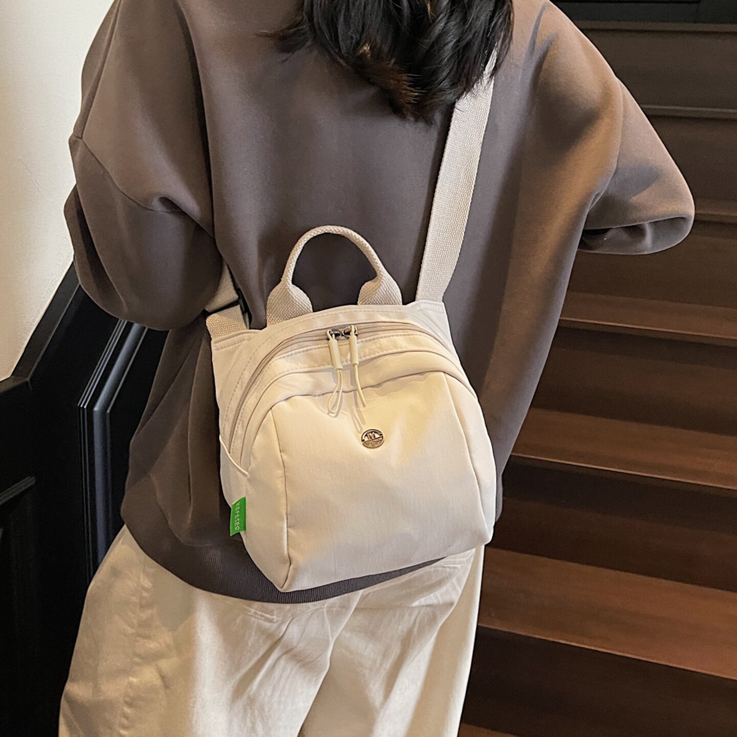 简约轻便尼龙布包包女2026新款休闲百搭运动斜挎包外出手提贝壳包