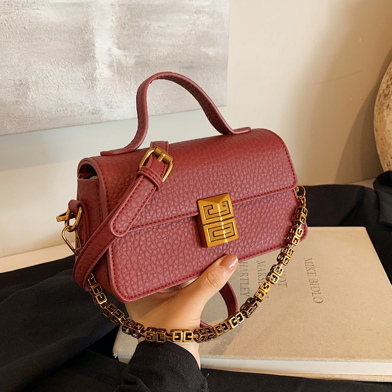 红色高级感女士包包2025新款潮秋冬复古百搭斜挎包超火手提小方包