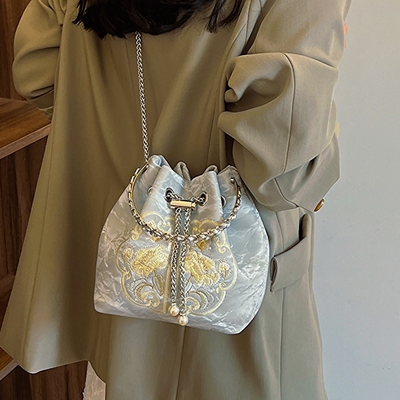 新中式国风刺绣斜挎手提水桶包