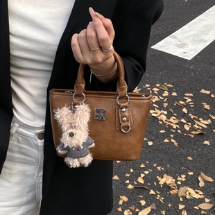 高级感小众手提包包女2026新款冬天复古百搭斜挎包超火手拎水桶包