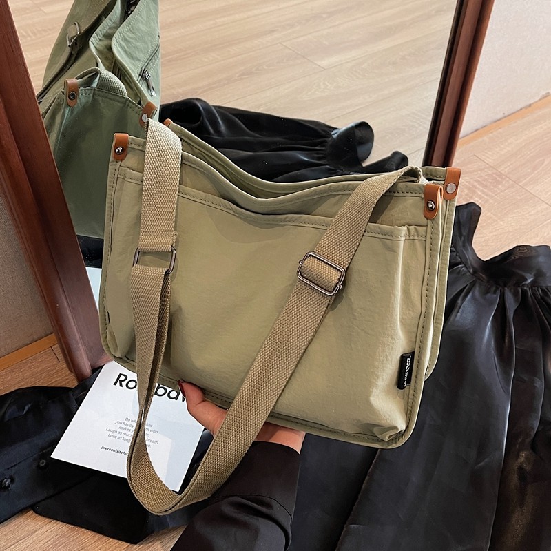 简约大容量帆布包包女2025新款夏天休闲单肩包学生通勤斜挎邮差包