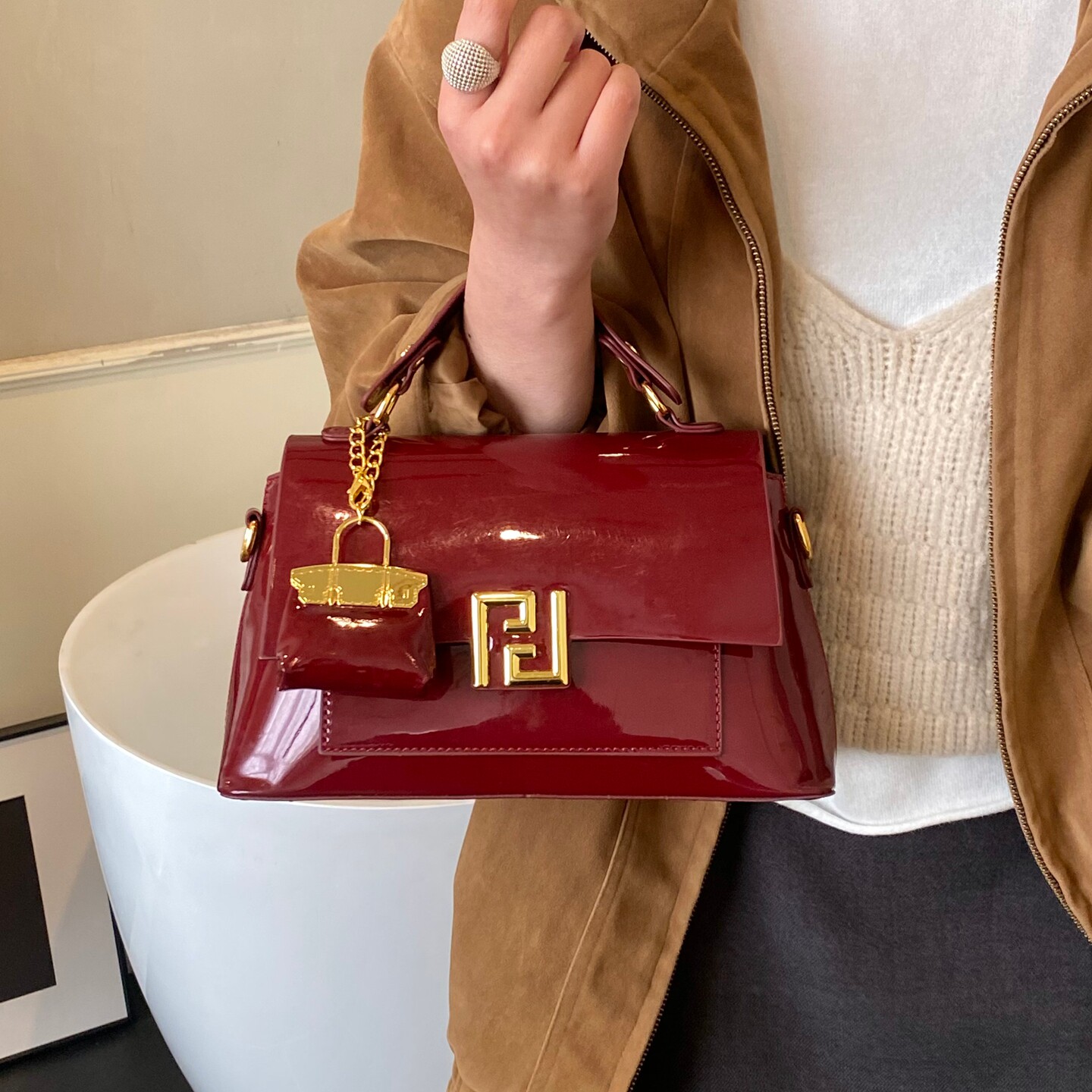 新年红色漆皮小包包女士2026新款高级感百搭斜挎包时尚手提小方包