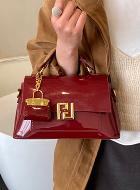 新年红色漆皮小包包女士2026新款高级感百搭斜挎包时尚手提小方包