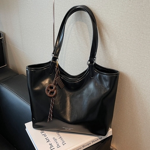 简约复古大容量包包女2026新款春夏高级质感单肩包韩系通勤托特包