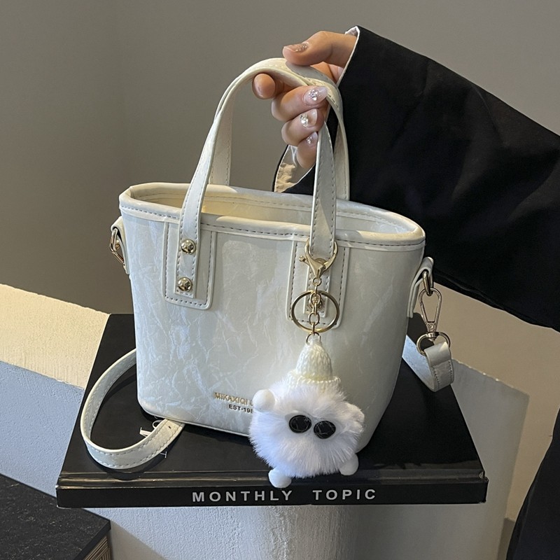 秋冬流行小包包女2025新款简约百搭质感斜挎包休闲爆款手提水桶包,箱包皮具/热销女包/男包,通用款女包,淘宝优惠券,粉丝福利购,淘宝优惠卷