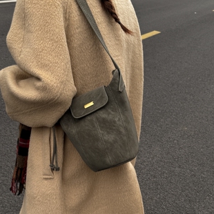 小众复古南瓜包女2026新款秋冬季超火水桶包百搭通勤单肩斜挎小包