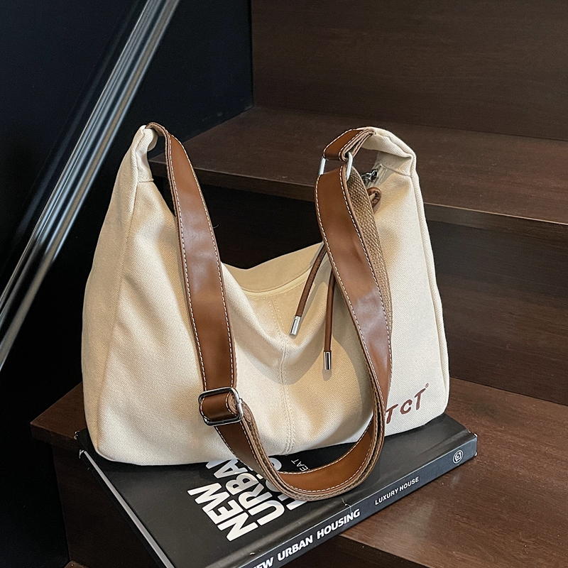 休闲大容量通勤单肩斜挎托特包