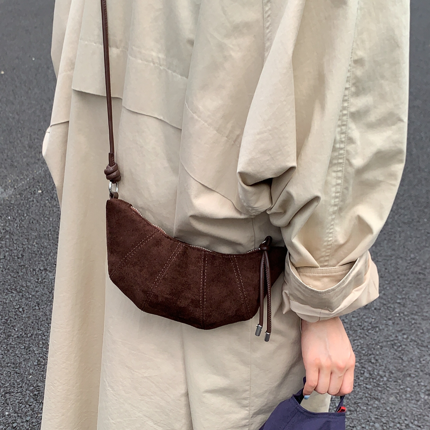 秋冬复古麂皮绒单肩斜挎饺子包