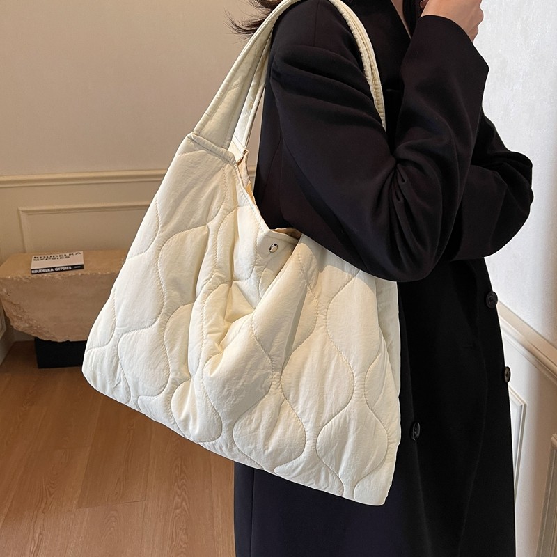 韩系羽绒棉服包包女秋冬新款菱格托特包休闲轻便大容量单肩腋下包,箱包皮具/热销女包/男包,通用款女包,淘宝优惠券,粉丝福利购,淘宝优惠卷