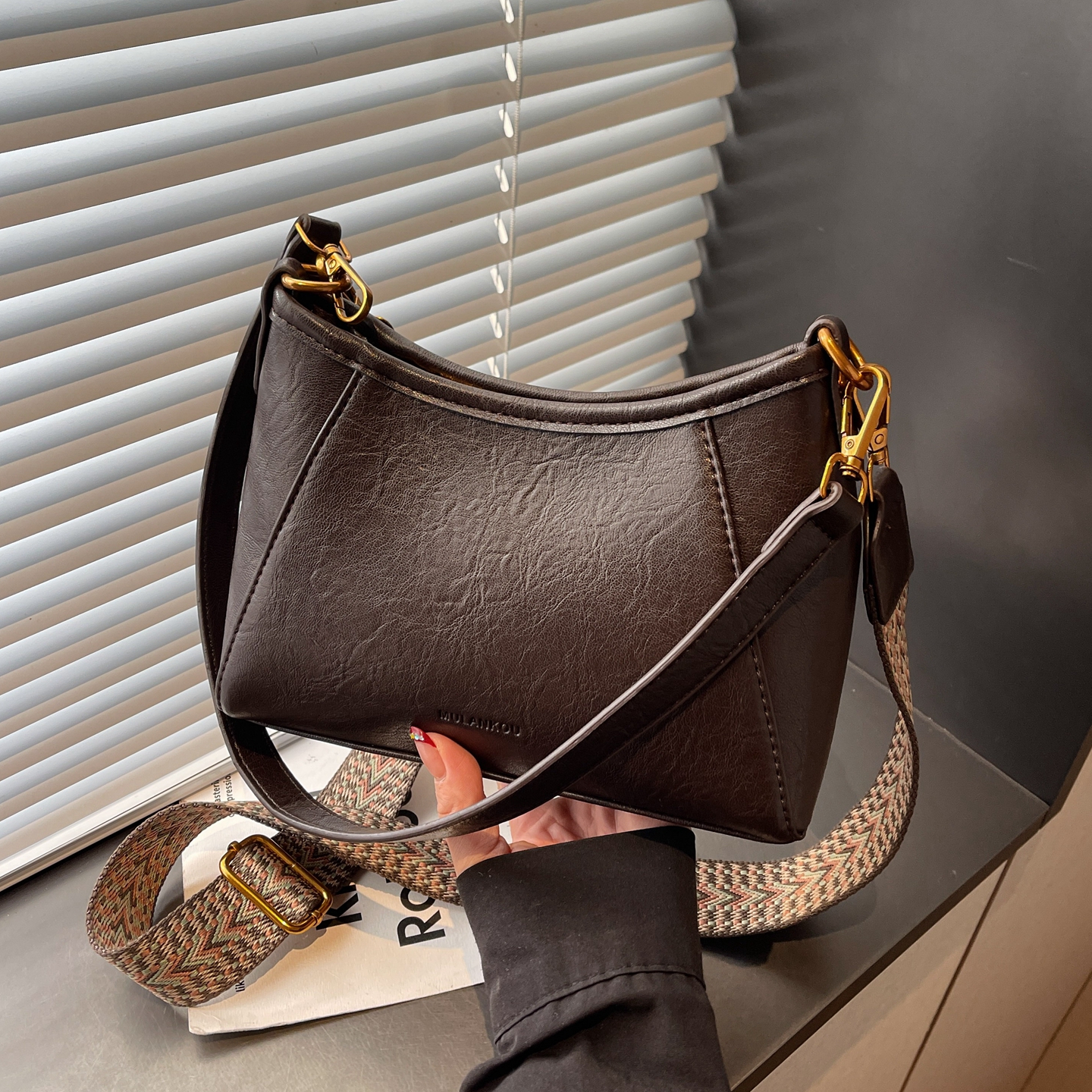 高级感复古宽带单肩斜挎小方包