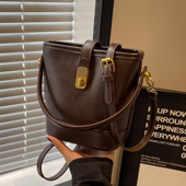 手提水桶包 百搭斜挎包爆款 高级质感复古小众包包女2026新款 春夏季