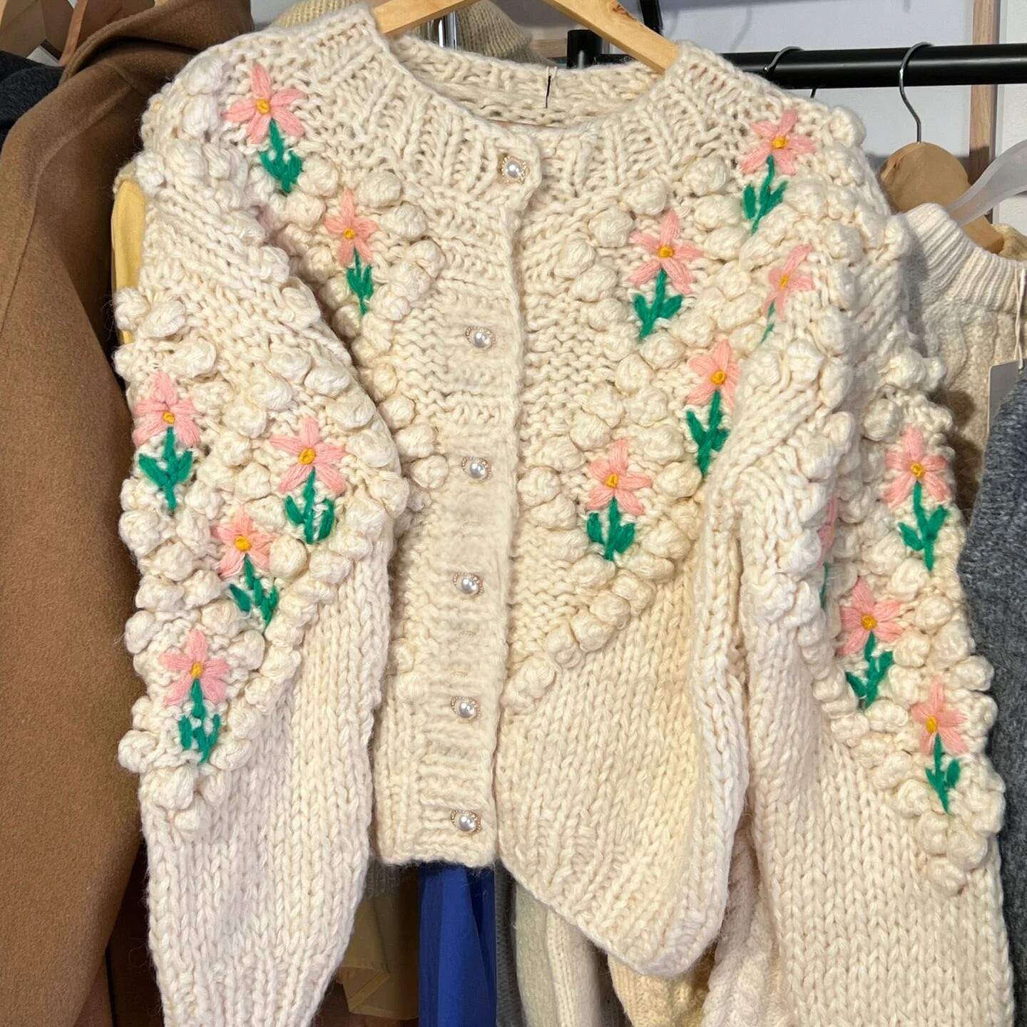 小香风粗棒针编织刺绣花朵针织衫