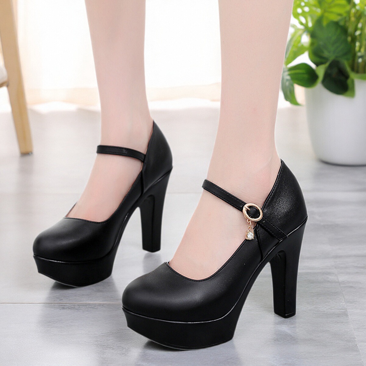 真皮圆头粗跟鞋专业模特走秀旗袍