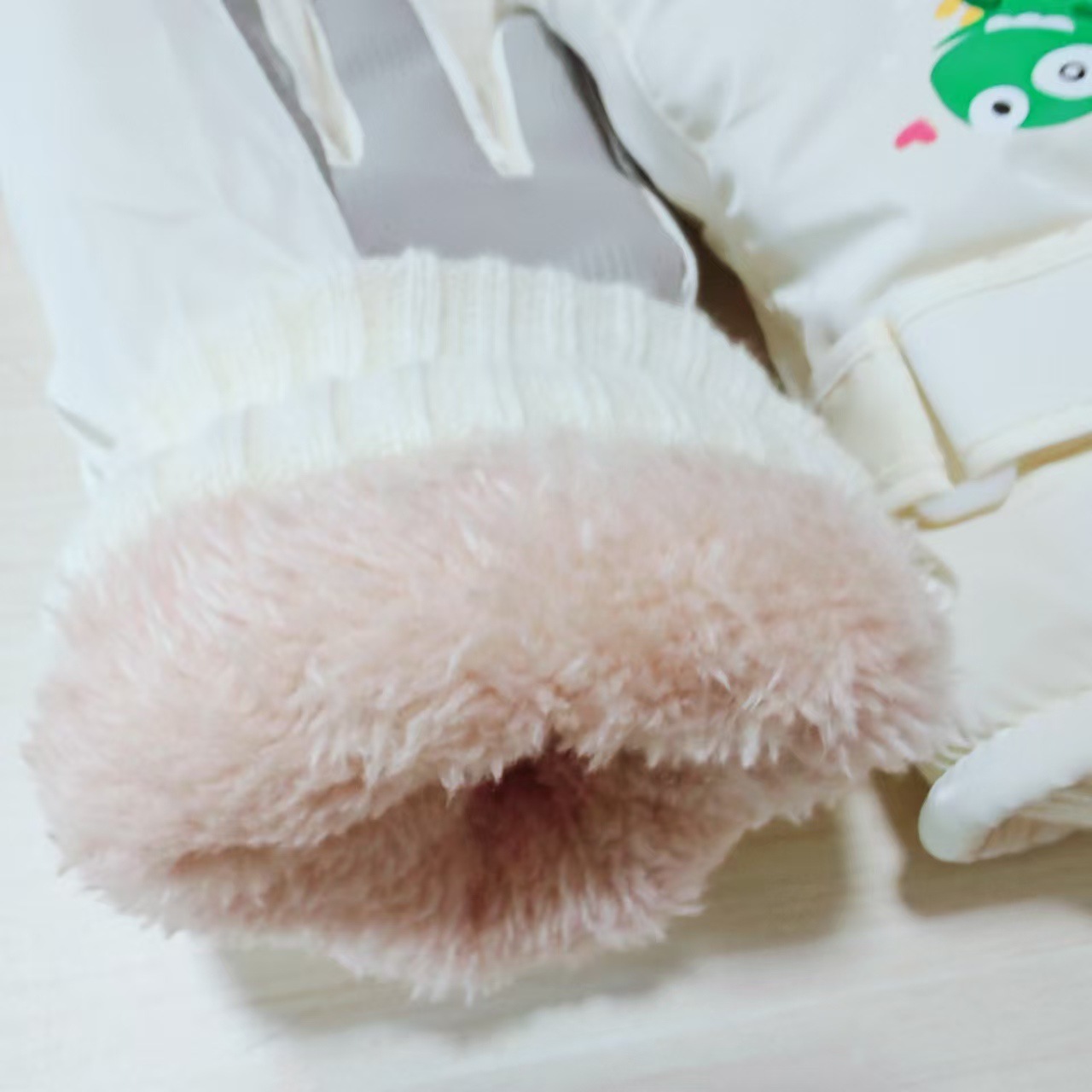 儿童手套冬季保暖防水骑行加绒加厚男孩女童玩雪分指防滑滑雪手套