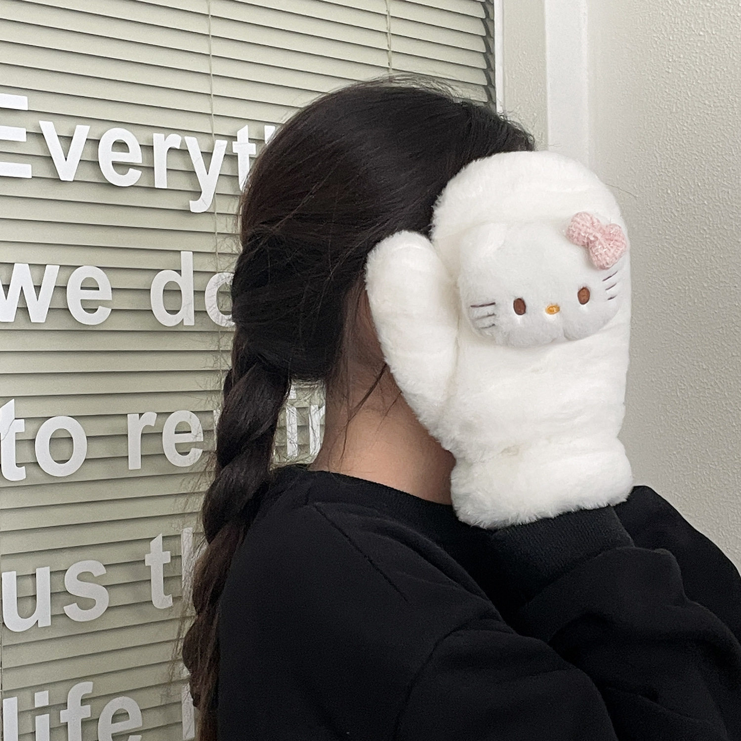 小香风KT猫手套冬季保暖女学生骑行加厚毛绒卡通连指可爱挂脖手套