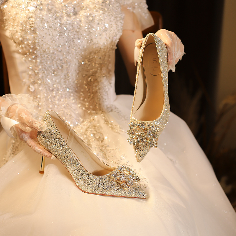 法式方扣水钻婚鞋高级感亮晶晶气质尖头高跟鞋大码小码宴会礼服鞋