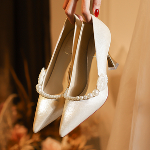 法式高跟鞋女细跟尖头单鞋2025年新婚鞋主婚纱订婚缎面伴娘鞋大码