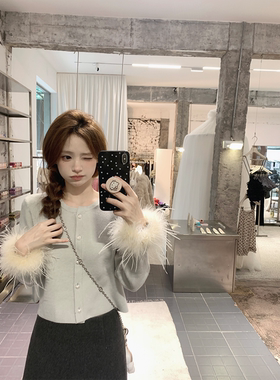 珍珍家雨雾剧场温柔氛围感驼鸟毛袖珍珠扣软糯毛衣设计感针织上衣