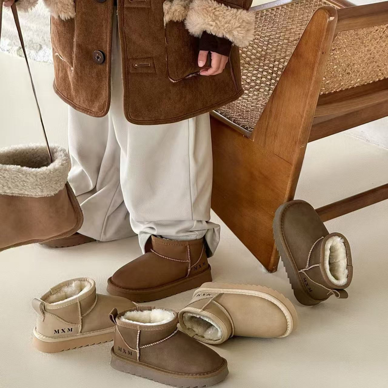 2025冬季款男女童简约百搭雪地靴