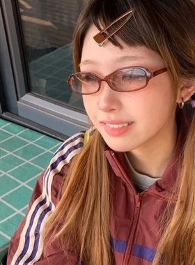 可爱迷人浅茶色Y2K小脸方框墨镜凹造型千禧时尚太阳眼镜个性美女