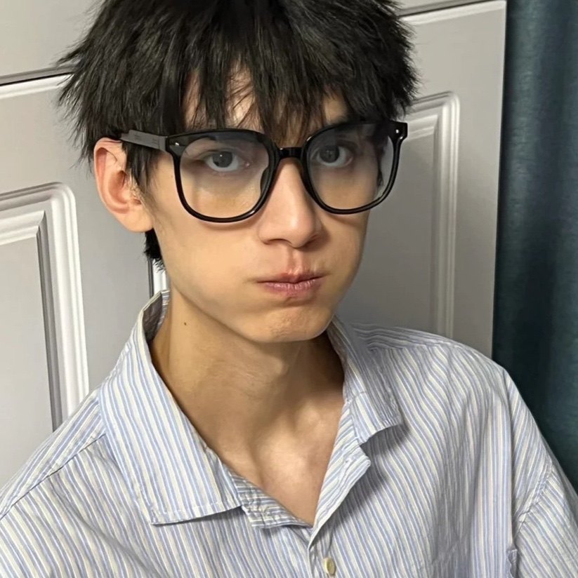 怪好看的男士佩戴渐变蓝方形大框折叠太阳镜黑茶绿偏光墨镜防晒女