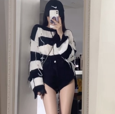 条纹毛衣女2022新款秋设计感小众上衣针织衫外套上衣百搭显瘦短裤