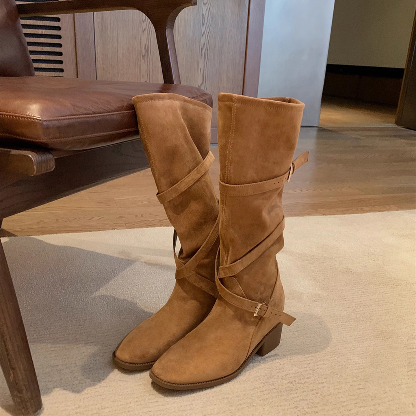 尖圆头交叉带粗跟骑士靴中筒靴