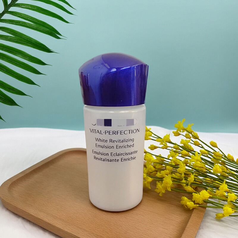 Y薇珀翡紧颜亮肤乳15ml(滋润型)