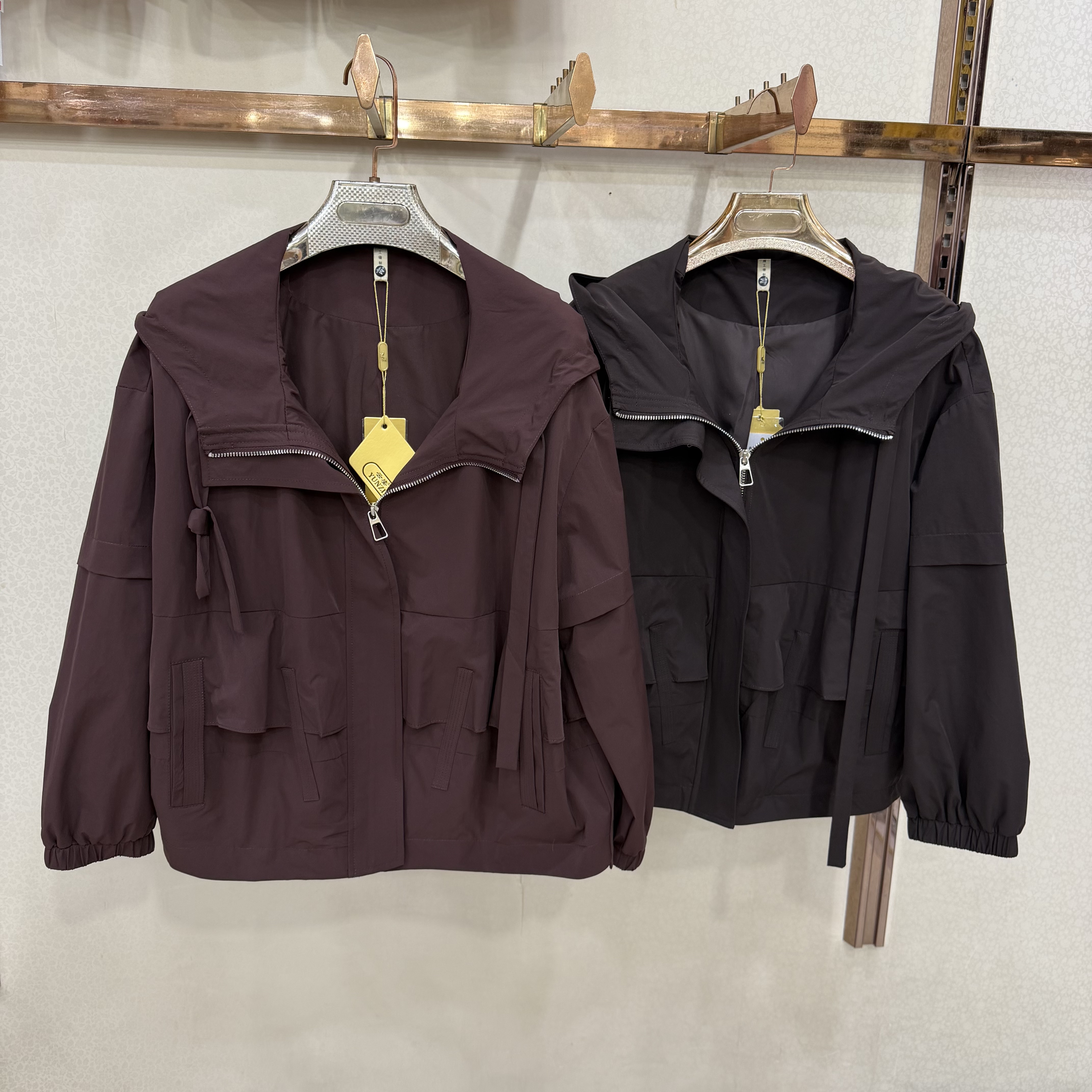 云26Z-03专柜正品连帽短款风衣女春秋宽松抽绳口袋休闲舒适夹克潮